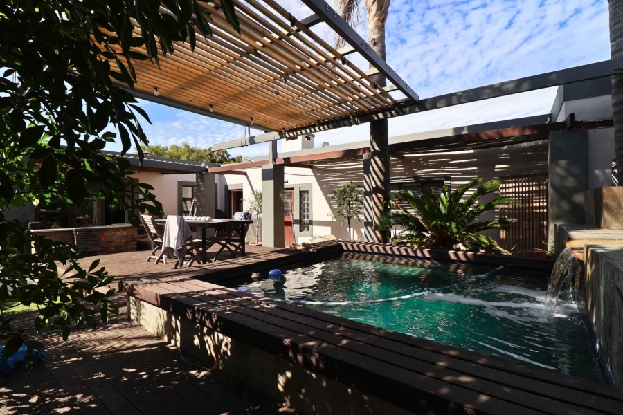 4 Bedroom Property for Sale in Sandbaai Western Cape